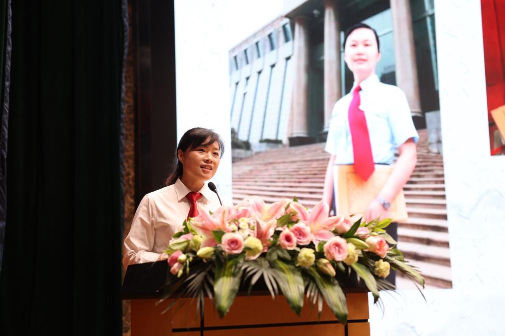 讲春梅故事 学英模精神 育法学新人——湘潭大学与邵阳法院联合开展读书报告会·座谈会 讲春梅故事 学英模精神 育法学新人——湘潭大学与邵阳法院联合开展读书报告会·座谈会