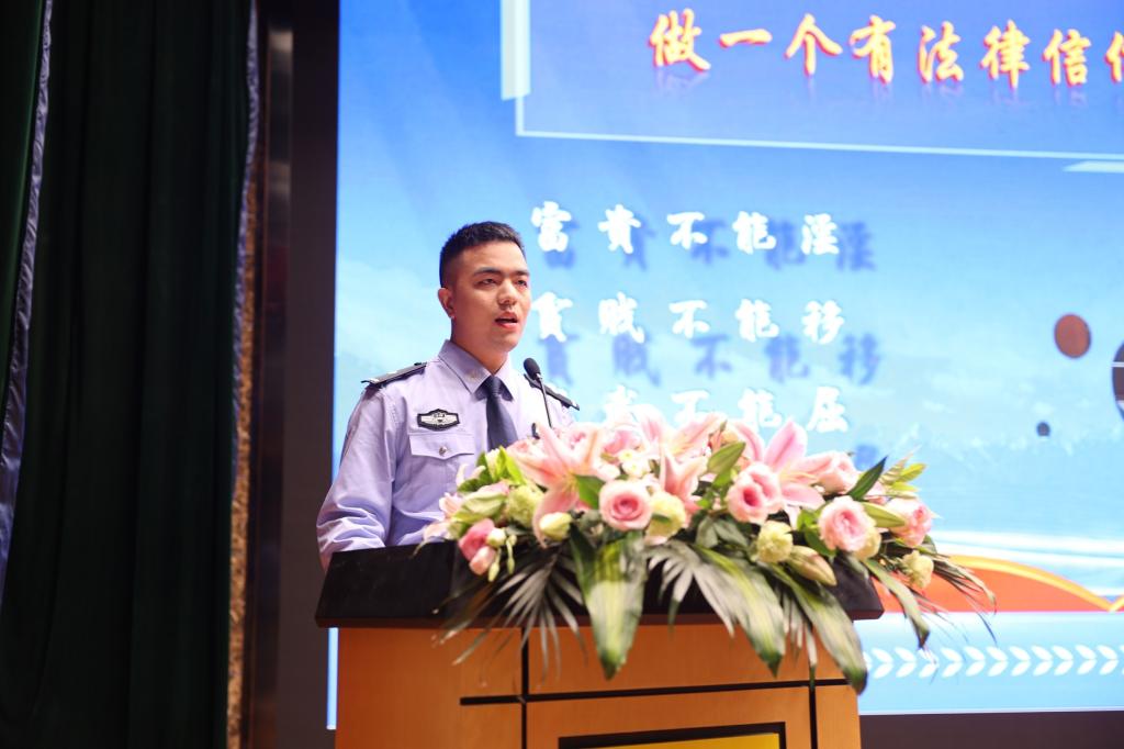 讲春梅故事 学英模精神 育法学新人——湘潭大学与邵阳法院联合开展读书报告会·座谈会 讲春梅故事 学英模精神 育法学新人——湘潭大学与邵阳法院联合开展读书报告会·座谈会